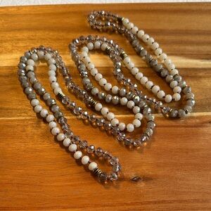 Elegant Beaded Necklace - Gray and Cream
